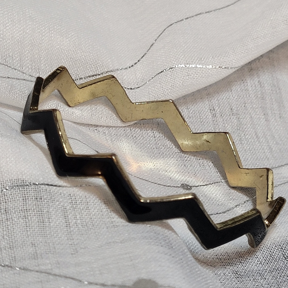 Angled Wave Bangle Bracelet  Gold Tone Metal Black Enamel Zig Zag 8 inch Vintage